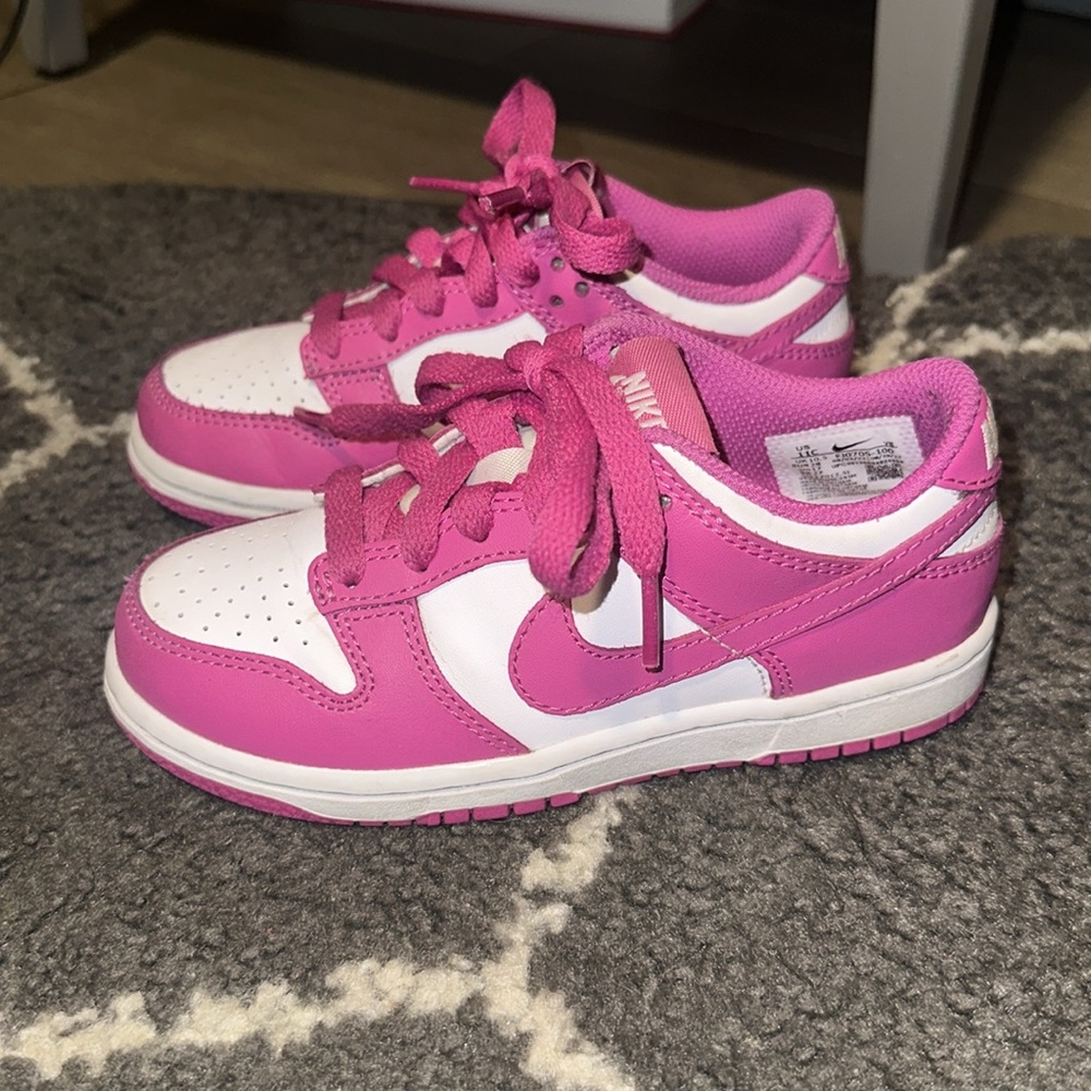 Fuchsia pink Nike Dunks low